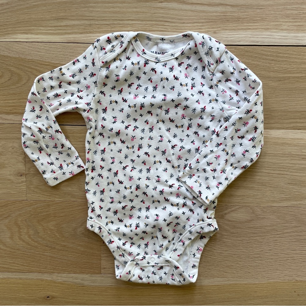 Girls Onsie Bundle | Carhartt size 18 Month, Old Navy size 18-24 Month - Picture 4 of 4